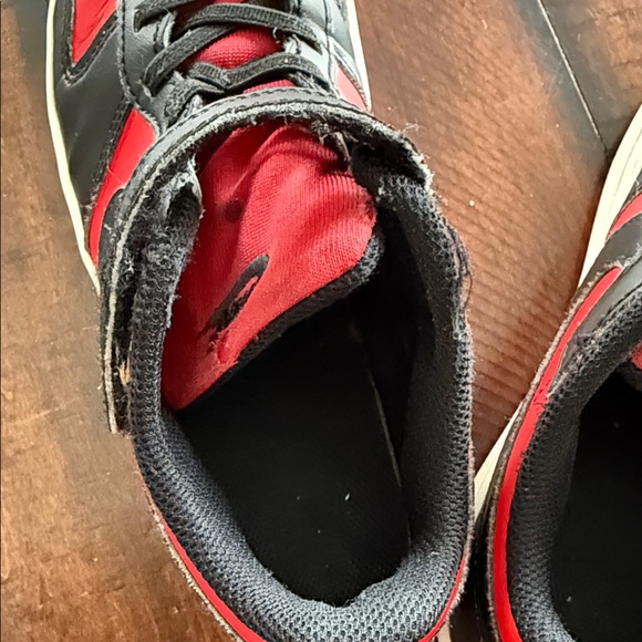 Nike Kids Black and Red Sneakers - Picture 8 of 11